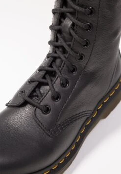 Dr. Martens 1B60 20 Eye Boot - Lace-Up Boots - Black -Clothing Sale Store 0b13170456624e9aacdce490a2075b60