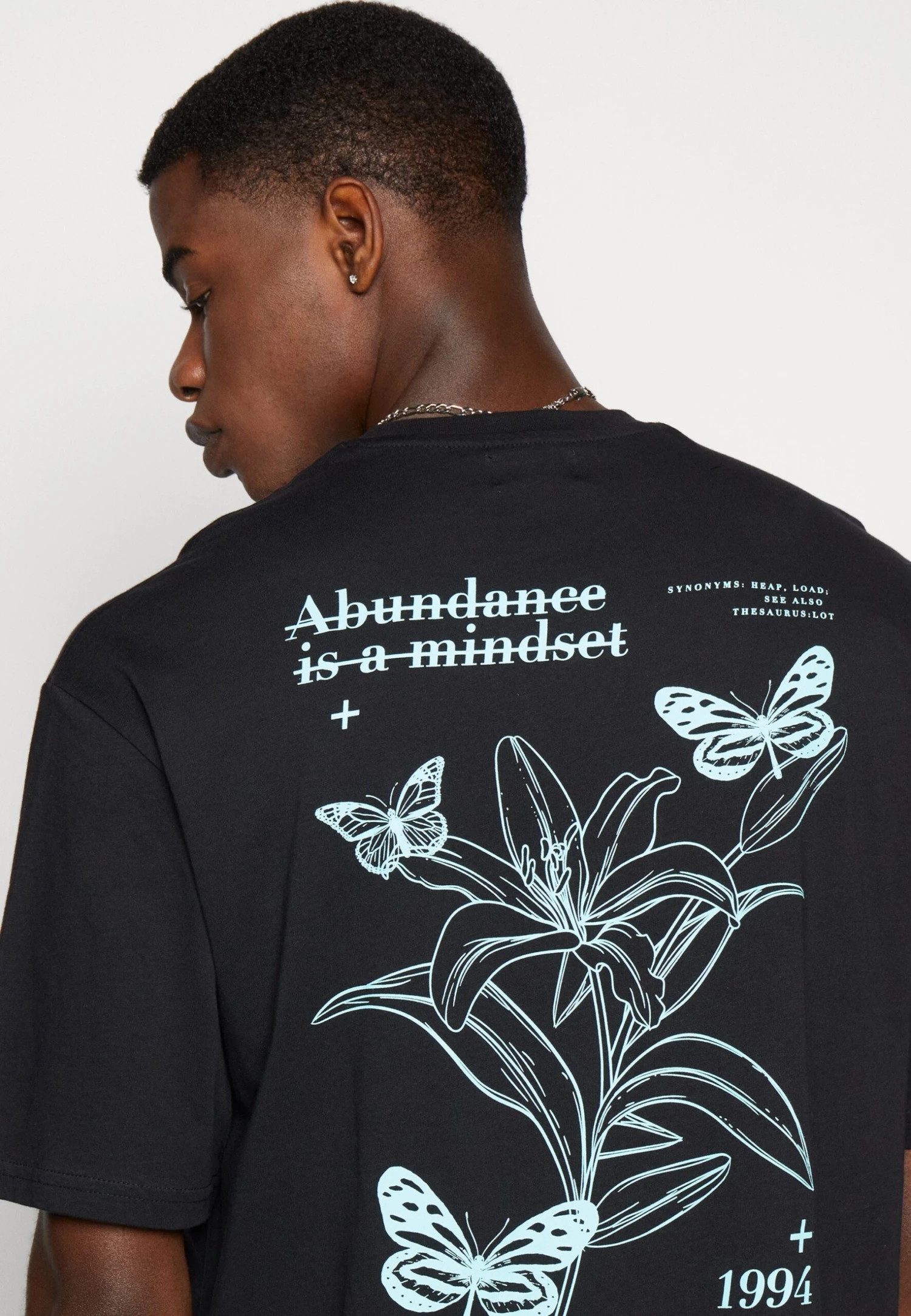 YOURTURN Chest Tee Unisex - Print T-Shirt - 802 - Black 6 YOURTURN Chest Tee Unisex - Print T-Shirt - 802 - Black - Image 6