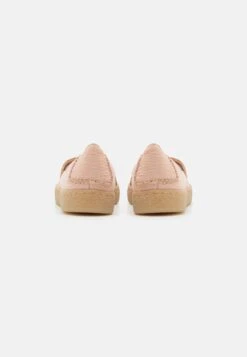 Clarks Barleigh Low - Trainers - Pale Peach -Clothing Sale Store 135ed3043ab14cd48d137f8b4dc2c792