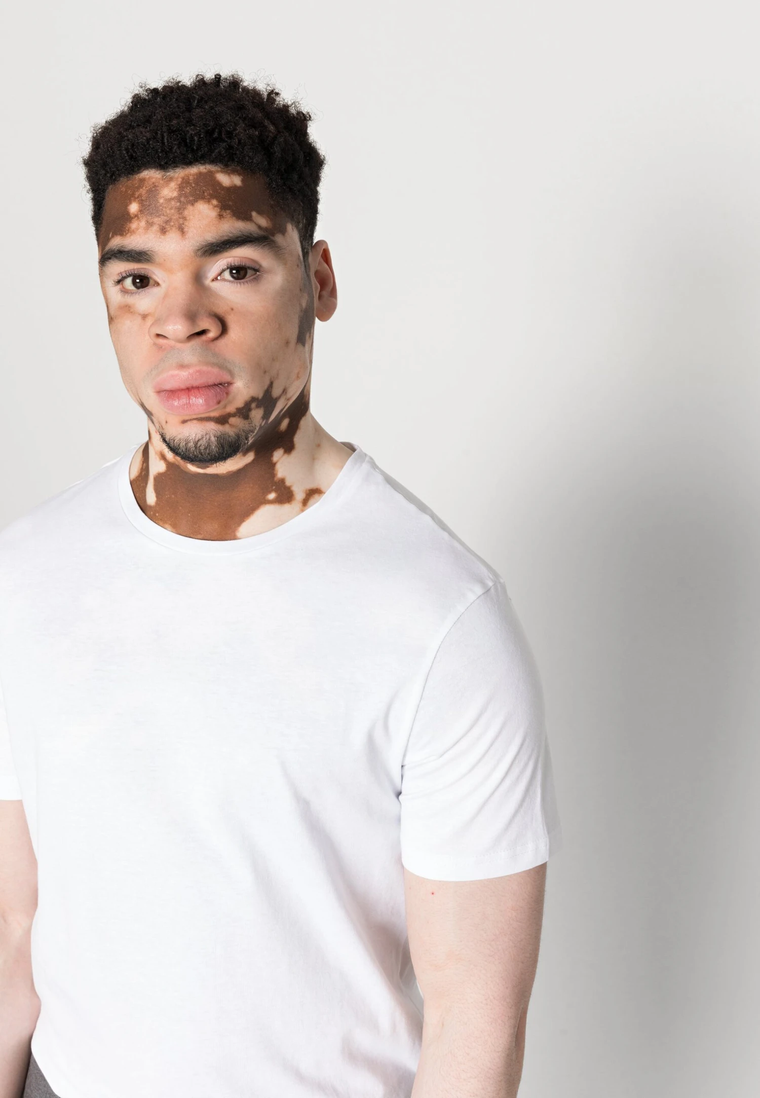 Pier One 10 Pack - Basic T-Shirt - White/Black 6 Pier One 10 Pack - Basic T-Shirt - White/Black - Image 6