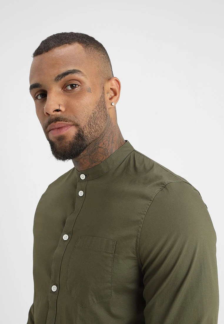 Pier One Muscle Fit Stand- Shirt - Oliv 5 Pier One Muscle Fit Stand- Shirt - Oliv - Image 5