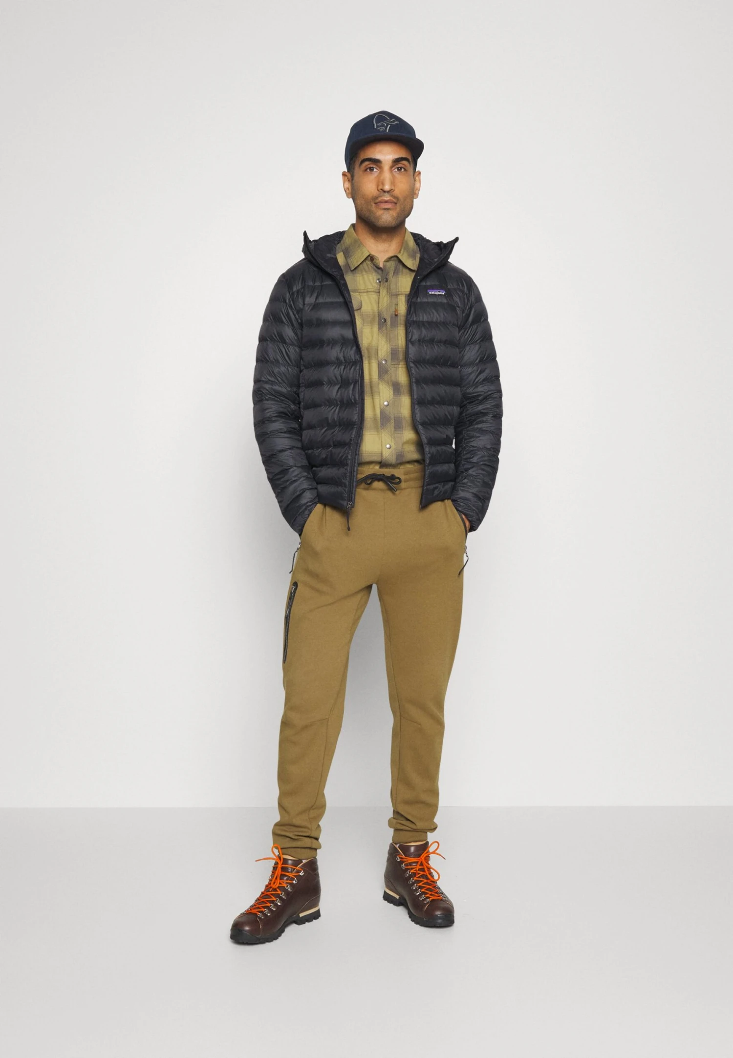 Patagonia Hoody - Down Jacket - Black 2 Patagonia Hoody - Down Jacket - Black - Image 2