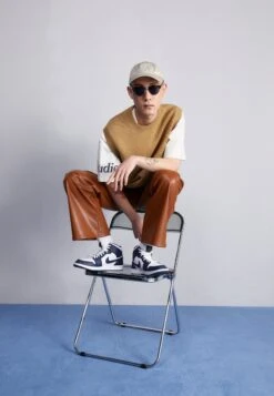 Air Jordan 1 Mid - High-Top Trainers - White/Metallic Gol/Obsidian -Clothing Sale Store 6a85e438fcdd4c9f9923aaea07171592