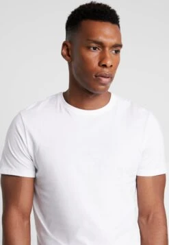 Pier One 3 Pack - Basic T-Shirt - White -Clothing Sale Store 77bddf1a33de40f587ea6787d7d4b639