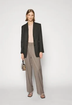 By Malene Birger Essentials Porter - Short Coat - Black -Clothing Sale Store a2e2474ab30d4db6a10d40d9ffb27be6