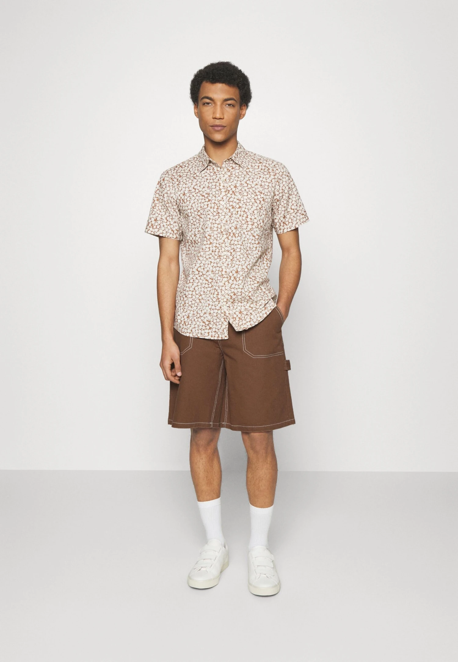 YOURTURN Unisex - Denim Shorts - Brown 2 YOURTURN Unisex - Denim Shorts - Brown - Image 2