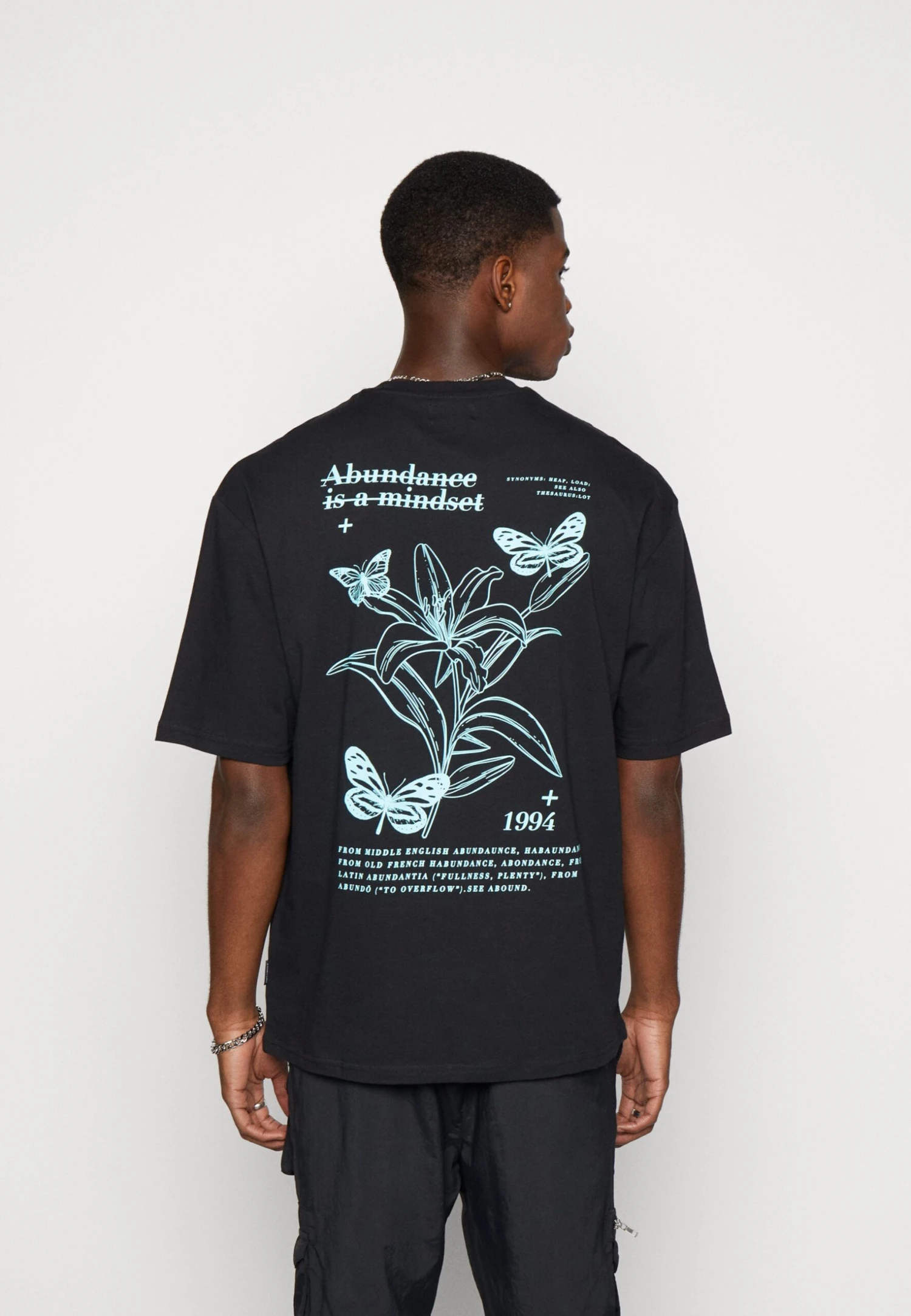 YOURTURN Chest Tee Unisex - Print T-Shirt - 802 - Black 3 YOURTURN Chest Tee Unisex - Print T-Shirt - 802 - Black - Image 3