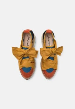 FREE PEOPLE Chapmin- Casual Lace-Ups - Rust -Clothing Sale Store b6ad044c4b2943408a7ae6b5418462e9