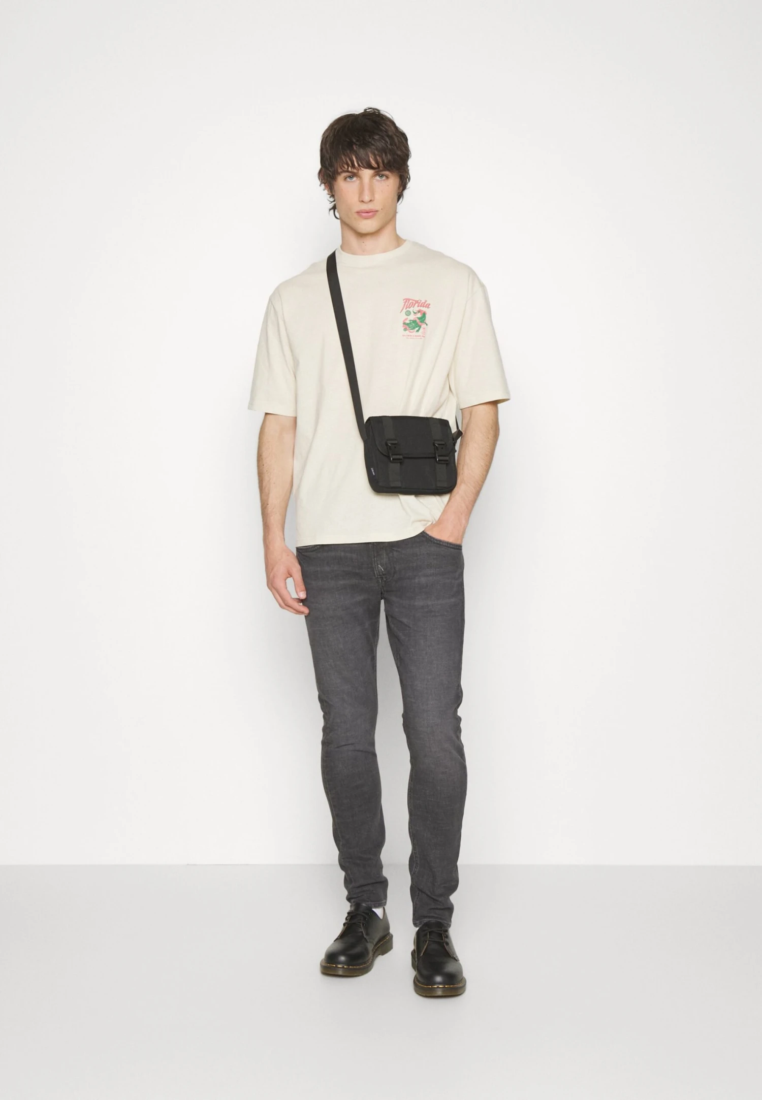 YOURTURN Crocodile Florida Graphic Tee Unisex- Print T-Shirt - Beige 2 YOURTURN Crocodile Florida Graphic Tee Unisex- Print T-Shirt - Beige - Image 2