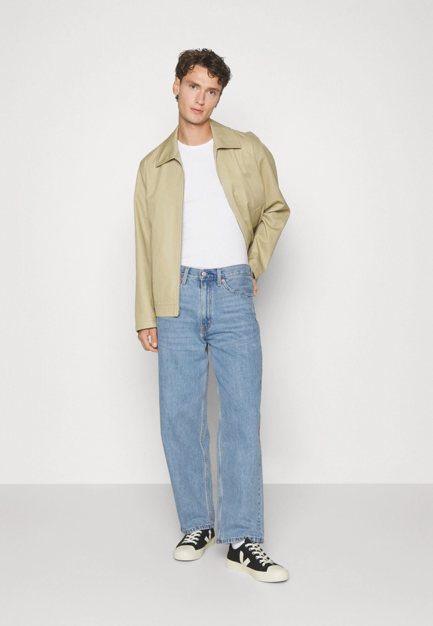 Pier One 3 Pack Muscle Fit- Basic T-Shirt - White 1 Pier One 3 Pack Muscle Fit- Basic T-Shirt - White