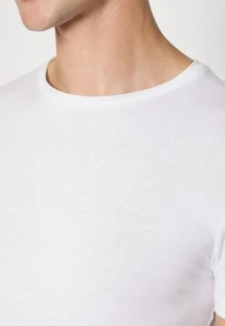 Pier One 3 Pack Muscle Fit- Basic T-Shirt - White 9 Pier One 3 Pack Muscle Fit- Basic T-Shirt - White -Clothing Sale Store fbff782df8bd48e785ba49657f6e4762